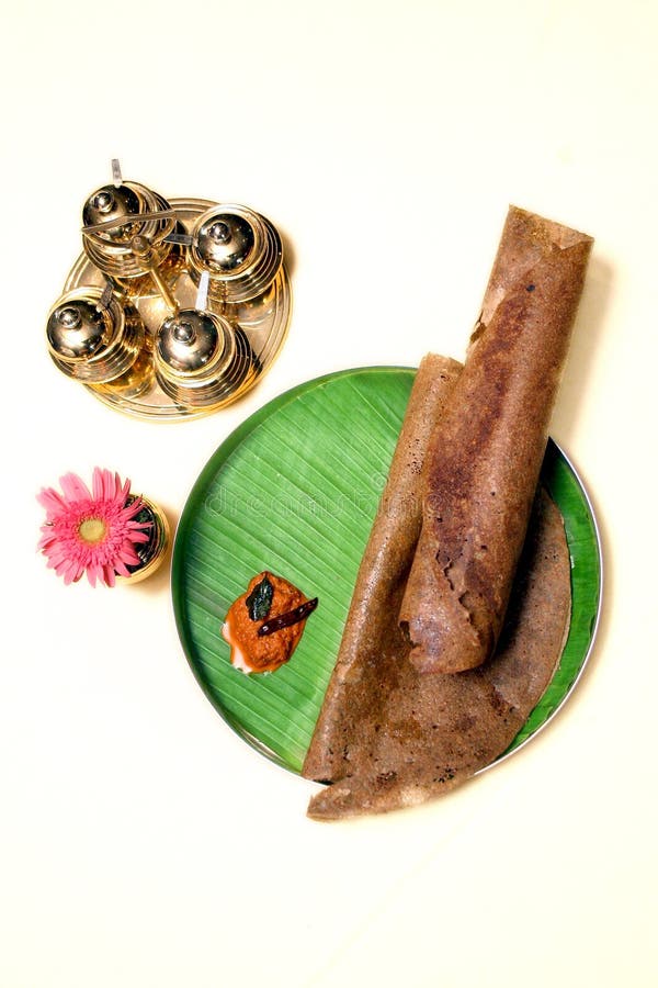 Ren södra indisk matKambu dosa royaltyfri fotografi Ren södra indisk matKambu dosa royaltyfri fotografi