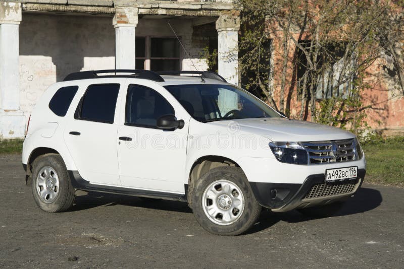 Renault Duster blanco foto de archivo editorial. Imagen de plumero