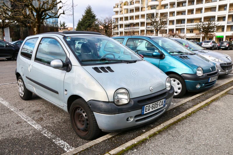 Renault Twingo editorial photography. Image of little - 135115147