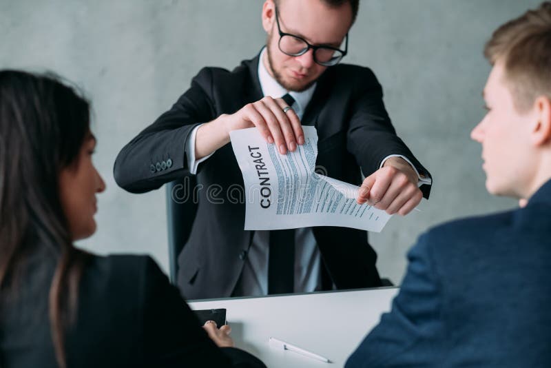 Renege o negócio falhado contrato da ruptura da parceria imagens de stock royalty free Renege o negócio falhado contrato da ruptura da parceria imagens de stock royalty free