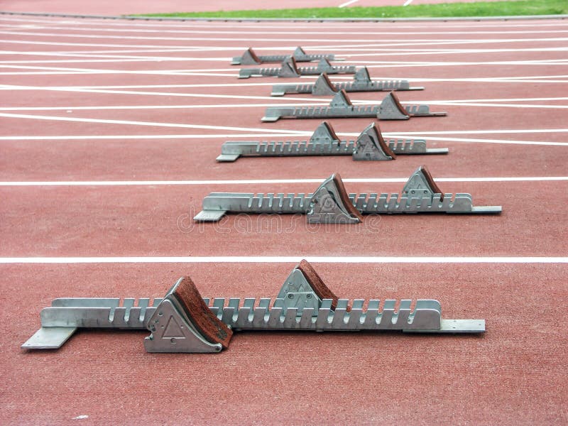 Rennend spoor met het runnen van blokken stock foto Rennend spoor met het runnen van blokken stock foto