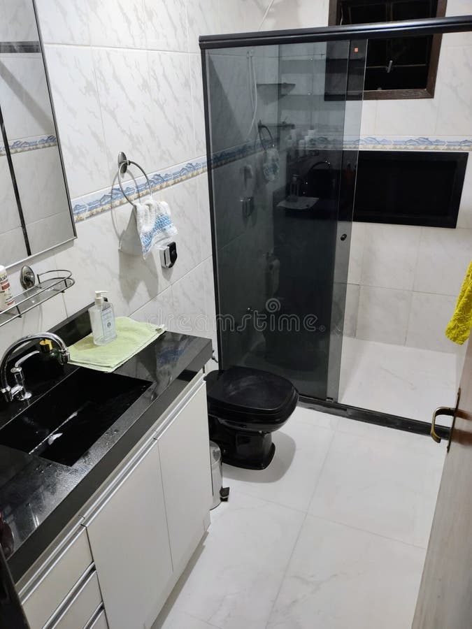 https://thumbs.dreamstime.com/b/renovated-bathroom-new-sink-cabinet-niche-placed-wall-inside-shower-renovated-bathroom-new-sink-274502631.jpg