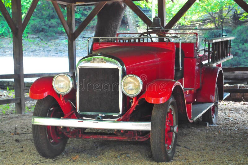 REO Speed Wagon Fire Truck na destilaria de Jack Daniel foto de stock royalty free REO Speed Wagon Fire Truck na destilaria de Jack Daniel foto de stock royalty free