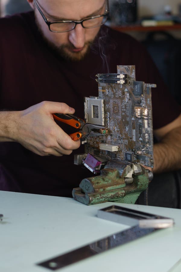 Troubleshooting & Replacing Motherboard Capacitors: A Comprehensive Guide -