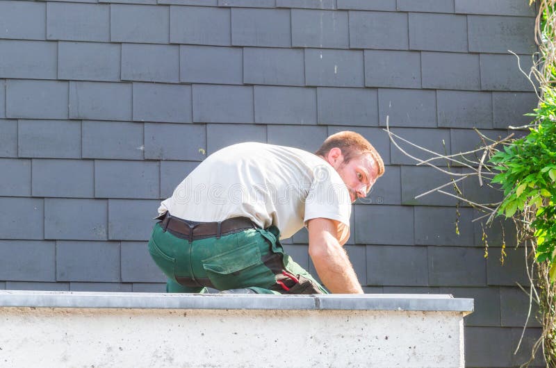 Repairman på arbete arkivbild Repairman på arbete arkivbild
