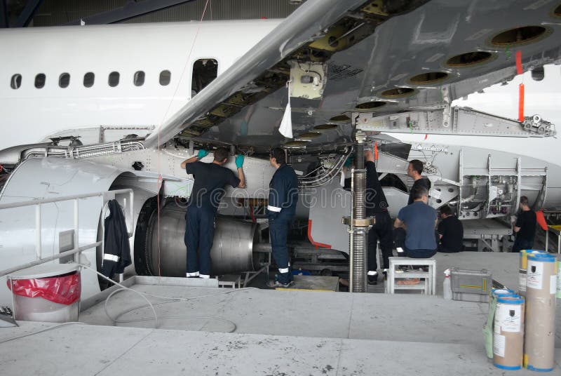Reparación y modernización de aviones fotos de archivo libres de regalías