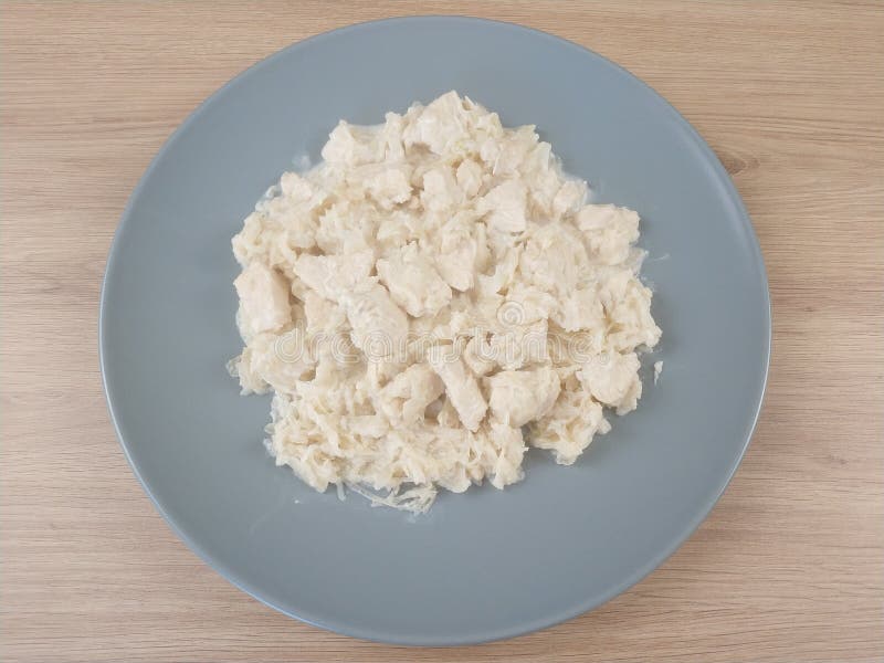 Repas Ketogenic, chou mariné avec du blanc de poulet et fromage de crème sure Nourriture de cétonique pour la perte de poids photos stock Repas Ketogenic, chou mariné avec du blanc de poulet et fromage de crème sure Nourriture de cétonique pour la perte de poids photos stock