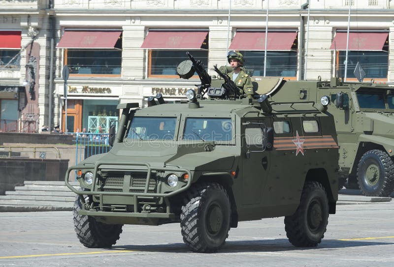 Repetitie van parade ter ere van Victory Day in Moskou GAZ Tigr is Russische 4x4, multifunctionele, geschikt voor elk terrein inf royalty-vrije stock afbeelding Repetitie van parade ter ere van Victory Day in Moskou GAZ Tigr is Russische 4x4, multifunctionele, geschikt voor elk terrein inf royalty-vrije stock afbeelding