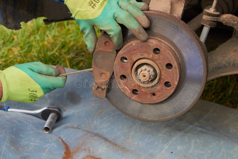 Replacement of Brake Pads in the Yard,brake Failure on the Road, Car