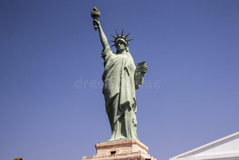 Replica of Statue of Liberty Outside of New York, New York Hotel and  Casino, Las Vegas, NV Editorial Photography - Image of america, roller:  52266277