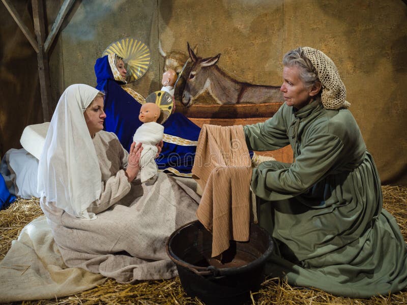 Representación De Natividad Que Reconstruye Las O Imagen editorial - de gente, santo: 132421720