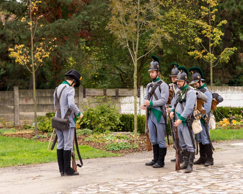 Representante checo de Olomouc 7 de octubre de 2017 festival histórico Olmutz 1813 Soporte napoleónico de los soldados en la aten fotos de archivo libres de regalías Representante checo de Olomouc 7 de octubre de 2017 festival histórico Olmutz 1813 Soporte napoleónico de los soldados en la aten fotos de archivo libres de regalías