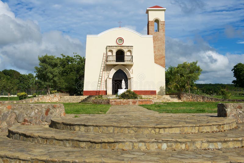 Reproducción De La Primera Iglesia De Las Américas En Puerto Plata,  República Dominicana Imagen editorial - Imagen de america, exterior:  154155415