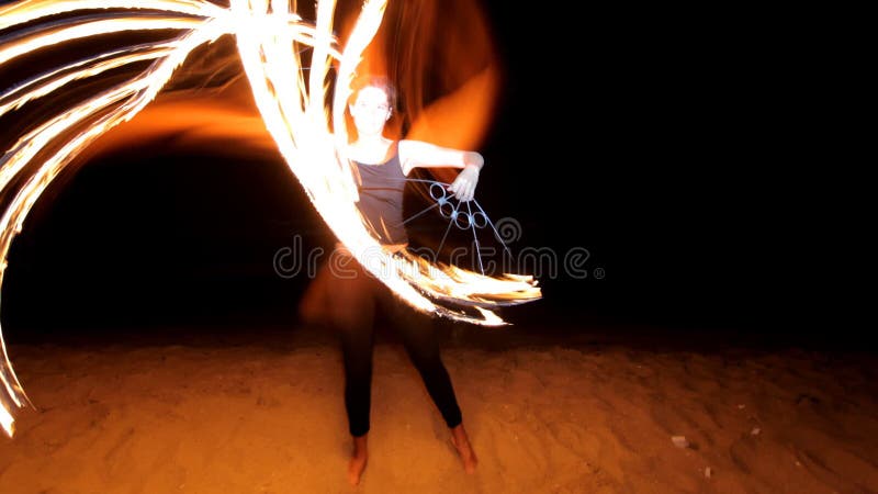 Représentation de femme du feu clips vidéos