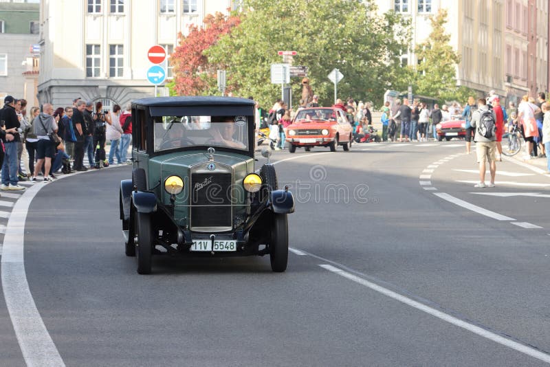 Repubblica ceca di mlada boleslav sep 28 2021 : classico incontro auto di vecchia data. Repubblica ceca di mlada boleslav sep 28 2021 : classico incontro auto svatovaclavska jizda