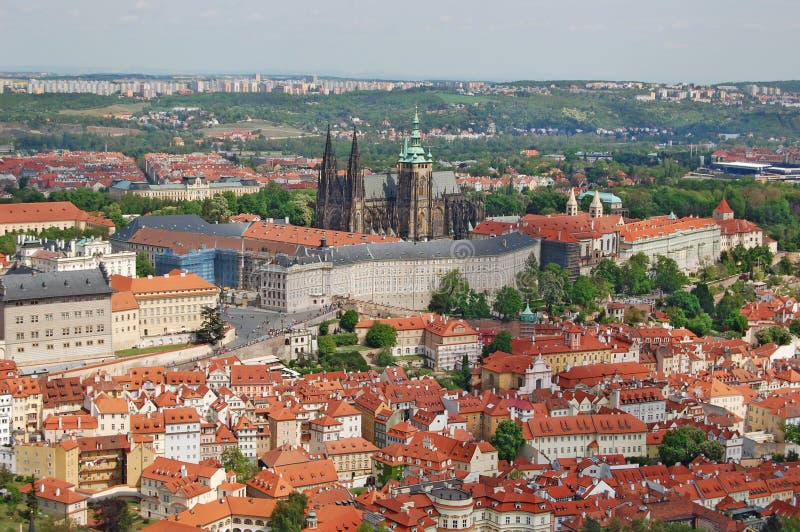 Resorte en Praga República Checa Colina de Beroun fotografía de archivo libre de regalías Resorte en Praga República Checa Colina de Beroun fotografía de archivo libre de regalías
