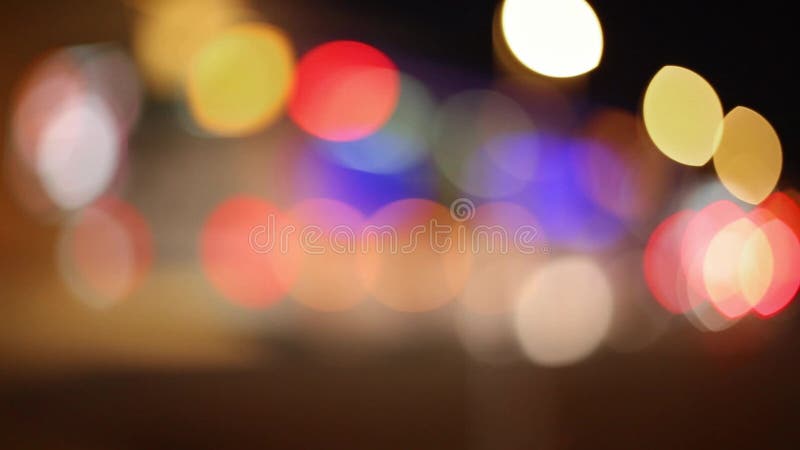 Resplandor de los coches - luces brillantes coloridas almacen de metraje de vídeo