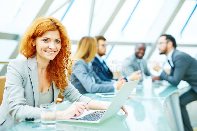 Responsabile dai capelli rossi fotografie stock