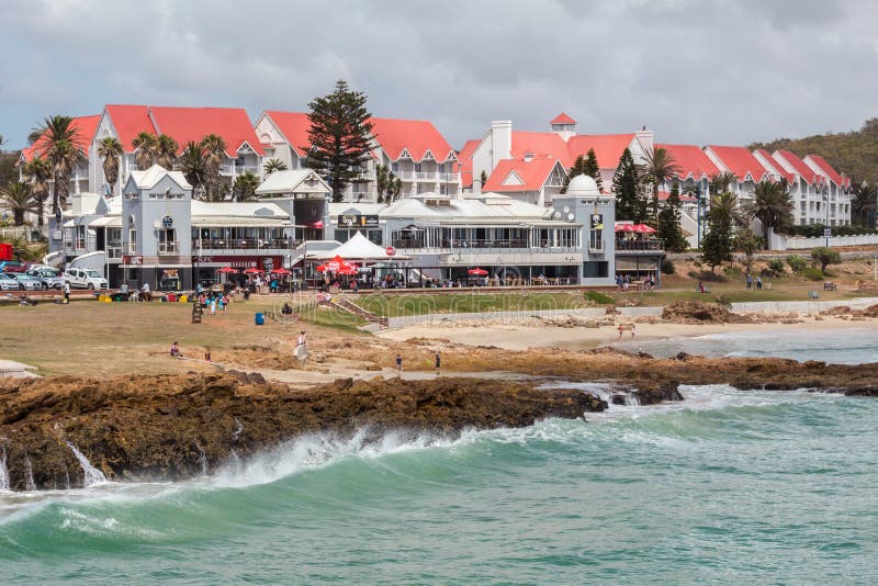 Restauranger och pubar vid den främsta boardpromenaden på sommaren och porten Elizabeth. royaltyfri foto