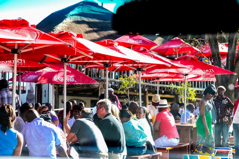 Restaurant außerhalb Nelson Mandela-` s Hauses in der Vilakazi-Straßen-Sau lizenzfreie stockbilder Restaurant außerhalb Nelson Mandela-` s Hauses in der Vilakazi-Straßen-Sau lizenzfreie stockbilder