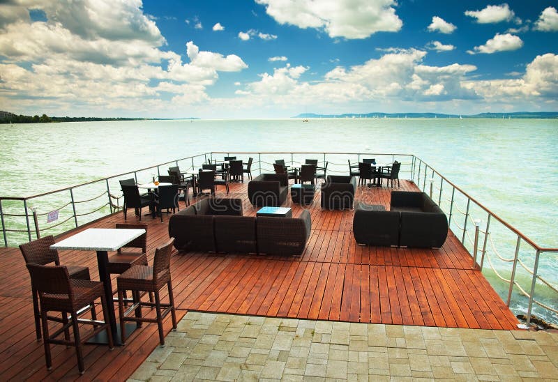 Restaurant Bij Meer Balaton Stock Foto Image of wolken