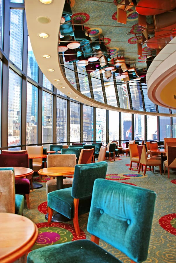 Restaurant with mirror ceiling