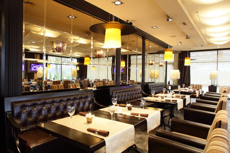 Restaurante de lujo en estilo europeo imagen de archivo Restaurante de lujo en estilo europeo imagen de archivo