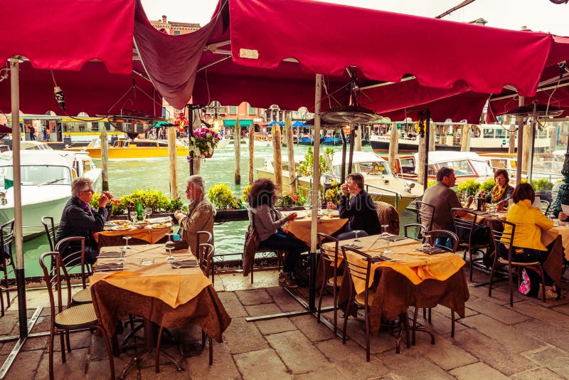 Restaurante em Veneza, Itália fotos de stock royalty free