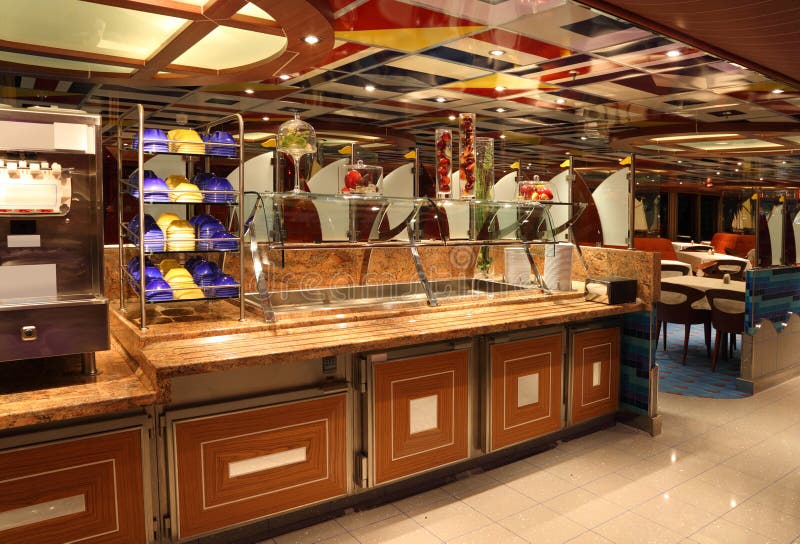 Restaurante en la costa Deliziosa del barco de cruceros imagen de archivo libre de regalías Restaurante en la costa Deliziosa del barco de cruceros imagen de archivo libre de regalías
