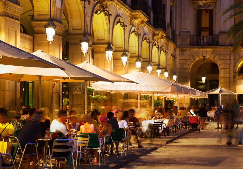 Restaurants Chez Placa Reial Dans La Nuit Barcelone Photographie
