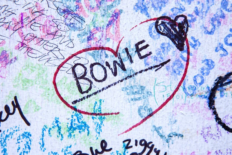 LONDON, UK - JANUARY 21ST 2016: A messagefrom a fan at the David Bowie mural in Brixton, South London, on 20th January 2016. LONDON, UK - JANUARY 21ST 2016: A messagefrom a fan at the David Bowie mural in Brixton, South London, on 20th January 2016.