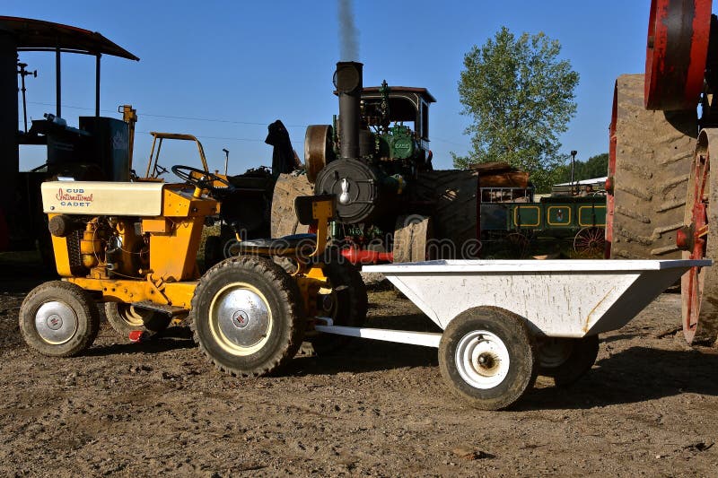 International garden online tractor