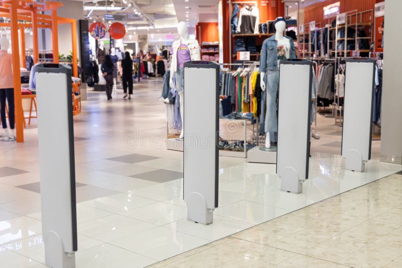 Retail shop electronic anti-theft gate system with sensor deters pilferage