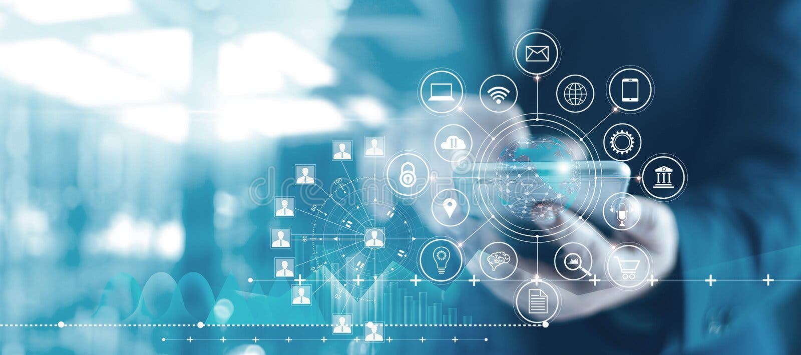 Rete bancaria mobile, pagamento online, vendita digitale Gente di affari che per mezzo del telefono cellulare con la carta di cre Rete bancaria mobile, pagamento online, vendita digitale Gente di affari che per mezzo del telefono cellulare con la carta di cre