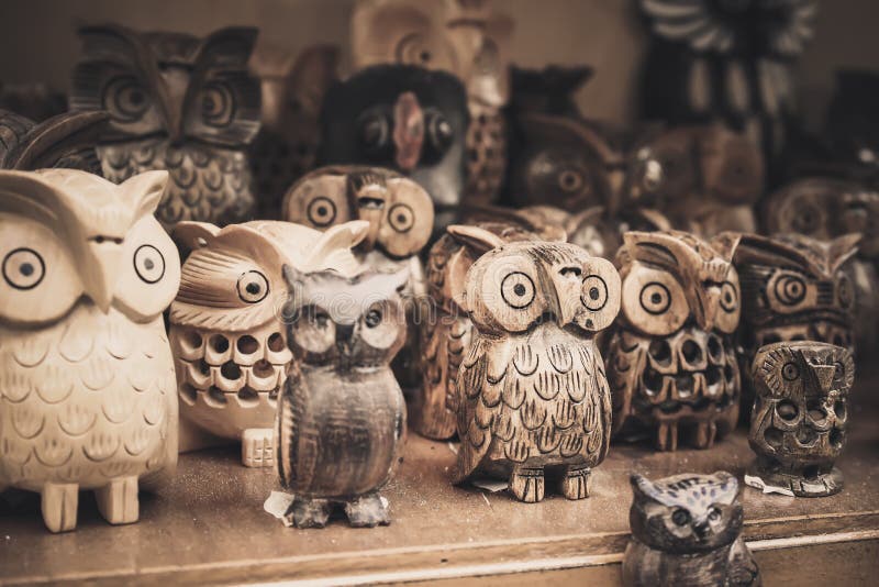 RETHIMNO, GREECE – 19 JUNE, 2015. Wooden figures - toy owls in the store. GREECE, RETHIMNO – 19 JUNE, 2015: Toys - wooden figures - toy owls in the store royalty free stock photography RETHIMNO, GREECE – 19 JUNE, 2015. Wooden figures - toy owls in the store. GREECE, RETHIMNO – 19 JUNE, 2015: Toys - wooden figures - toy owls in the store royalty free stock photography