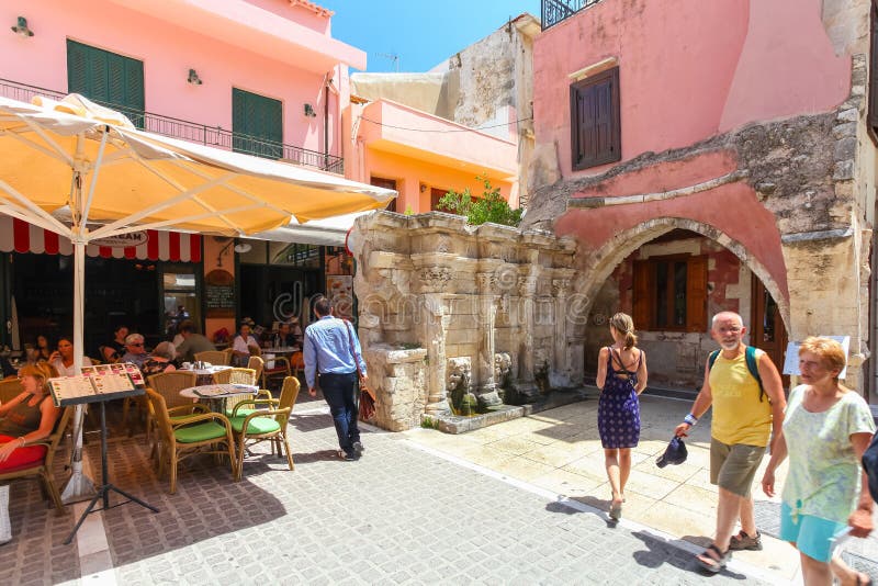 Rethymno, Island Crete, Greece, - July 1, 2016: People are eating in cafe located near the Rimondi Fountain in Rethymnon part of royalty free stock photo Rethymno, Island Crete, Greece, - July 1, 2016: People are eating in cafe located near the Rimondi Fountain in Rethymnon part of royalty free stock photo
