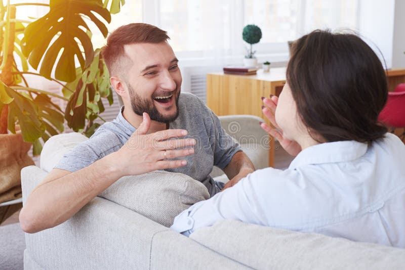 Retirado com senhor e a senhora agradáveis da conversação fotos de stock Retirado com senhor e a senhora agradáveis da conversação fotos de stock