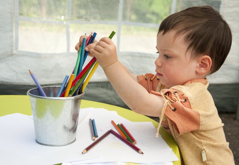 Dessin D'enfant Avec La Craie Photo stock - Image du pièce, modifié:  35374142