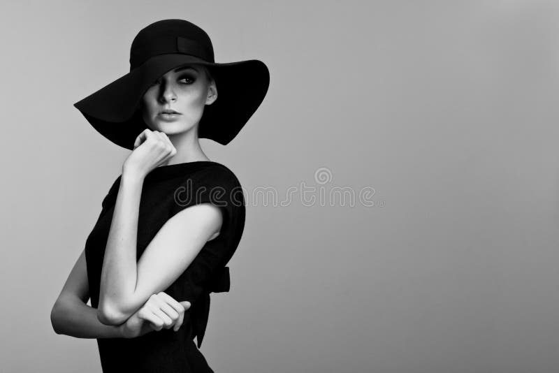 Retrato Blanco Y Negro De La Mujer Elegante Foto de archivo - Imagen de  pelo, sombrero: 77331222