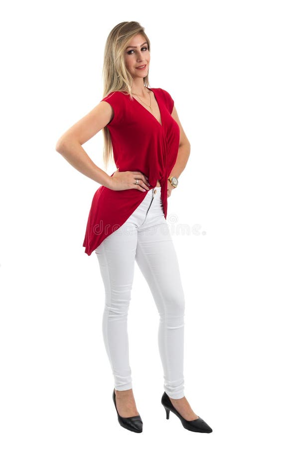 Retrato cheio do comprimento da mulher Pessoa loura e clo vermelhos vestindo foto de stock royalty free Retrato cheio do comprimento da mulher Pessoa loura e clo vermelhos vestindo foto de stock royalty free
