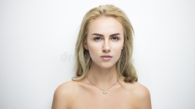 Retrato consideravelmente louro imagens de stock royalty free Retrato consideravelmente louro imagens de stock royalty free