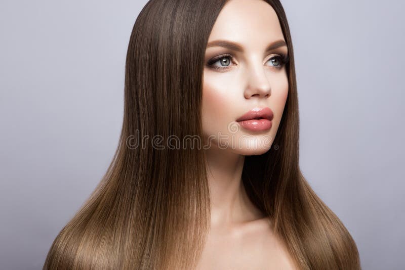 Retrato da cara da mulher da beleza Girl modelo bonito com pele limpa fresca perfeita fotos de stock Retrato da cara da mulher da beleza Girl modelo bonito com pele limpa fresca perfeita fotos de stock