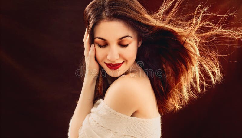 Retrato da jovem mulher bonita sensual que enjoing com paixão imagem de stock royalty free Retrato da jovem mulher bonita sensual que enjoing com paixão imagem de stock royalty free