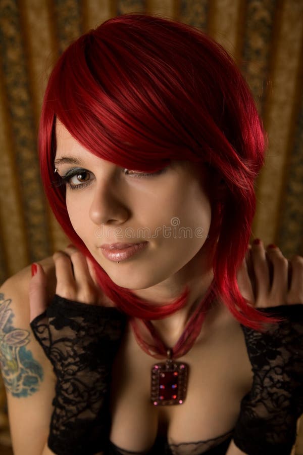 Retrato da menina red-haired sensual fotografia de stock royalty free Retrato da menina red-haired sensual fotografia de stock royalty free