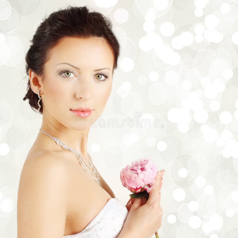 Retrato da mulher bonita nova foto de stock Retrato da mulher bonita nova foto de stock