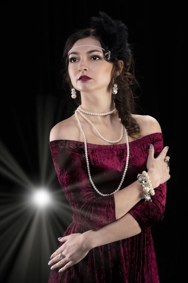Retrato da mulher retrógrada. senhora luxuosa no estilo vintage fotos de stock