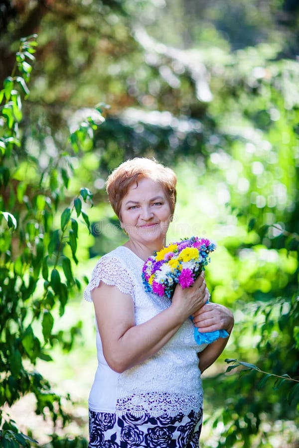Retrato da mulher sênior foto de stock Retrato da mulher sênior foto de stock