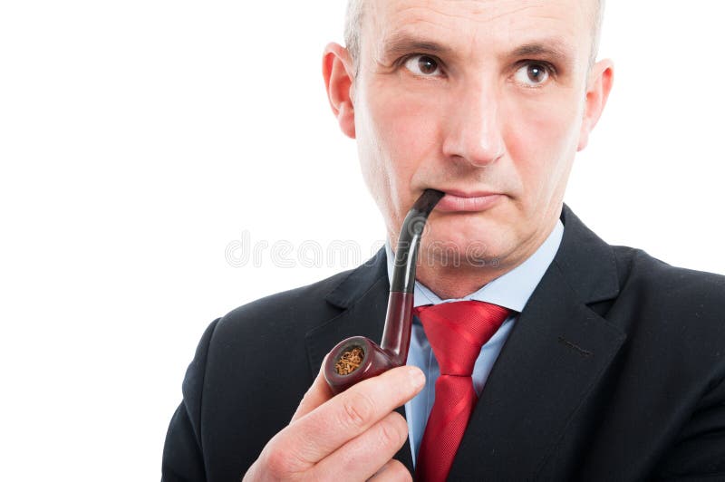 Retrato da tubulação de fumo do homem de negócio da Idade Média foto de stock royalty free Retrato da tubulação de fumo do homem de negócio da Idade Média foto de stock royalty free