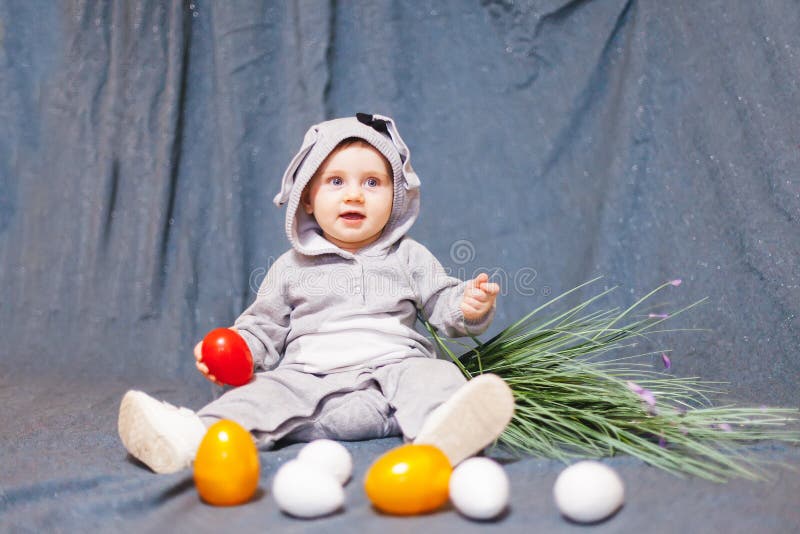 Retrato De Bebé Gracioso Disfrazado De Conejo Foto de archivo - Imagen de  infante, conejo: 142383950