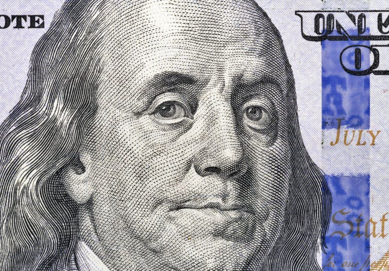 ESTADOS UNIDOS DA AMÉRICA - ABORDAGEM 2004: Benjamin Franklin retrato em  100 Dólares 2004 Notas dos EUA Ilustração por ©frizio #94863576